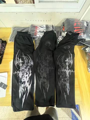 Breathe Divinity · Pantalones