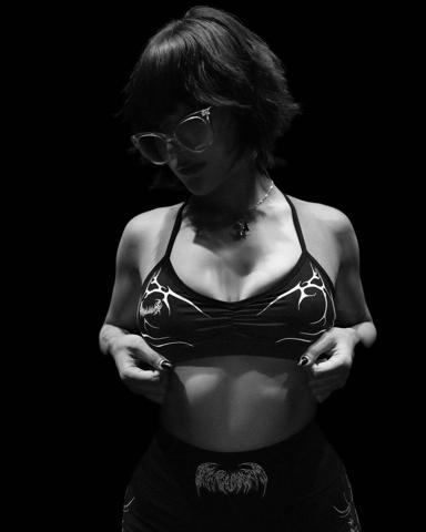 Breathe Divinity · Tops deportivos