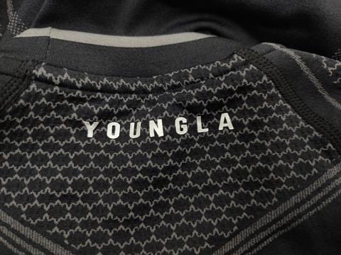 YoungLA · Compresión manga corta